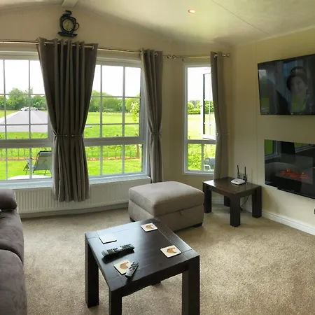 Field House Farm - Owl - Countryside Near York 山林小屋 Skipwith